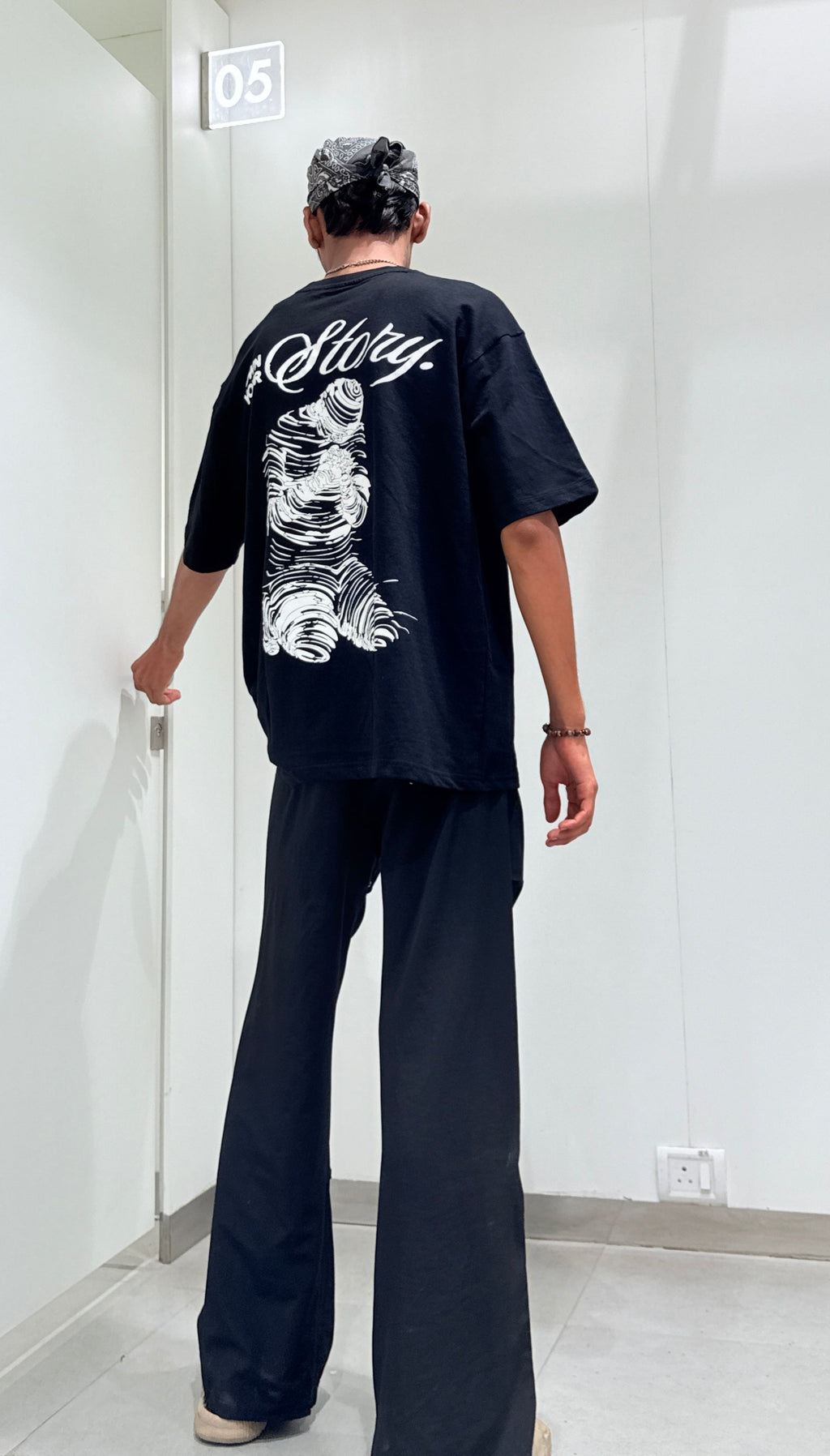OBSIDIAN BLACK OVERSIZE TSHIRT